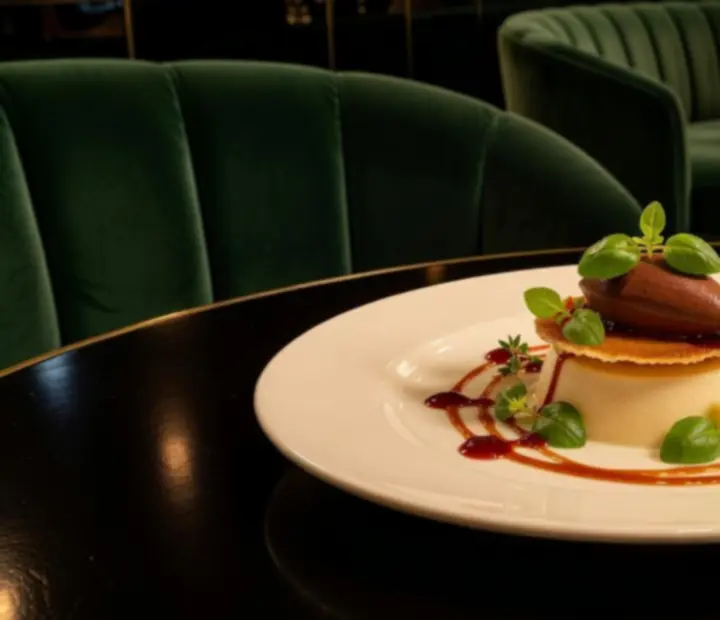Elegancki deser serwowany w restauracji Strefanovika